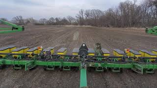 John Deere 4440 planting corn plant21 [upl. by Flin]