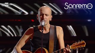 Sanremo 2022  Giovanni Truppi canta ‘Tuo padre mia madre Lucia’  Official Video Commento [upl. by Jephum436]