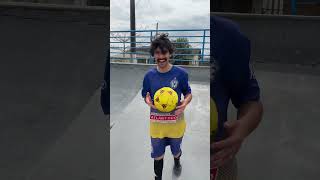 QUANDO UM JOGADOR DE FUTEBOL RESOLVE IR NA PISTA DE SKATE shorts [upl. by Eronel]