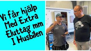 Vi får hjälp av Peter från Leva med Husbil att installera extra eluttag och byta solcellsregulator [upl. by Bellaude907]