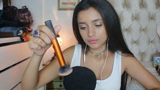 ASMR BINAURAL  Pincéis no Microfone Sussurros e Sons de Gloss  Microphone Brushing [upl. by Etteinotna]