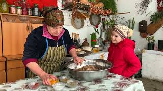 DAS BESTE ESSEN IM DORF KADINBUDU KÖFTE IM SCHNEEDORF KOCHEN REZEPT FÜR TRAUBENBLATTDOLMA [upl. by Keith]