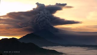 À Bali ce volcan crache des cendres et perturbe le trafic aérien [upl. by Maje]