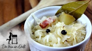 Sauerkraut verfeinern  schnelles und einfaches Rezept [upl. by Ardnoyek]