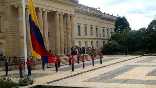 Honores a la Bandera de Colombia  Banda de Guerra Guardia Presidencial [upl. by Arlie253]