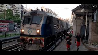 Trenes en la estación General Urquiza Línea Mitre 15 CSRMitsubishi  El Rosarino chino [upl. by Adoc]