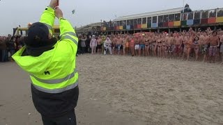 Nieuwjaarsduik 2015 in Schagen en Callantsoog [upl. by Yrneh455]