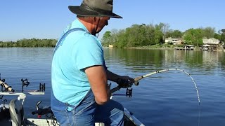 You Never Know What You Will Hook In The Tennessee River Day of BIG fish [upl. by Robet267]