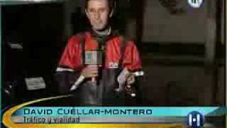 Reportero cae en charco [upl. by Zurek]