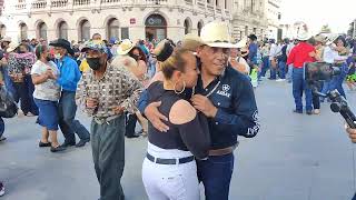 Sorprendente baile callejero en México 🇲🇽 [upl. by Meuse]