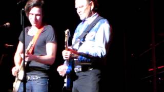 Glen Campbell Wichita Lineman live in Portland OR November 28 2012 [upl. by Hairu]