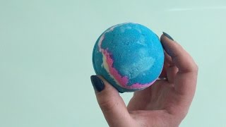 Тест бомбочки для ванны Лаш Lush Интергалактик [upl. by Ycul]