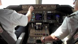 Cockpit  Boeing 747400 Landing in Anchorage [upl. by Daffi617]