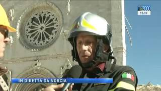 Terremoto scossa in diretta durante lo speciale del Tg2000 da Norcia [upl. by Eicul267]