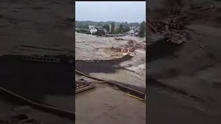 🇵🇱 Powódź Most tymczasowy w Głuchołazach został zerwany Woda wlewa się do miasta  FLOOD POLAND [upl. by Aiuqal]