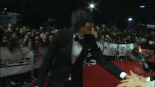 270209 Lee Min Ho Trips on Red Carpet Walk 45th Beaksang Awards [upl. by Tolmann]