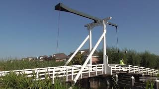 Brugopening Kleinpolderbrug Nieuwerkerk ad IJssel Ophaalbrug Drawbridge Pont Levis Klappbrücke [upl. by Anirdnaxela527]