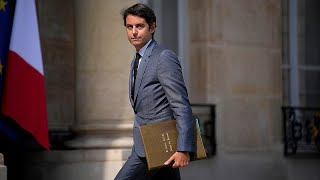 Le gouvernement français interdit labaya à lécole au nom de la laïcité [upl. by Haleemaj274]