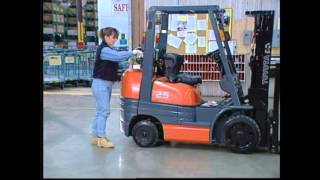 Forklift Training  Module 3 Pre Operational Safety Check Spanish [upl. by Chaworth371]