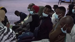 Tunisie  des migrants subsahariens partent dans lurgence face au déferlement de haine • FRANCE 24 [upl. by Tarra704]