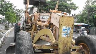 Mitsubishi MG 330 Motor Grader quotWalk Aroundquot [upl. by Shreve]