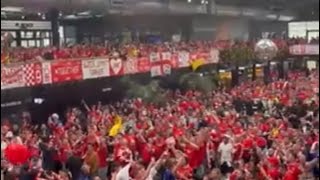 Nottingham Forest Fans arriving in London for Wembley Play Off Final v Huddersfield [upl. by Grimbal]