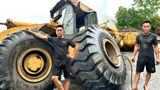 Auto repair how a talented mechanic changes the tire of a giant 30ton excavator [upl. by Leba]