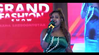 Mergitu Workineh  obomboleettii  New Ethiopian Oromo music Live Performance [upl. by Edrahc638]