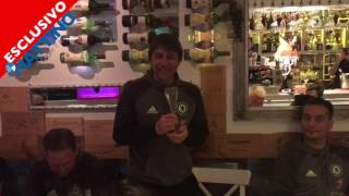 Conte festeggia la Premier League nel ristorante foggiano Gola Restaurant di Londra [upl. by Peoples768]