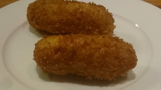 Aardappelkroketjes  Recept krokante kroketten met aardappelpuree [upl. by Annawek]