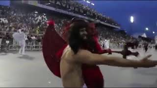 Jesús es arrastrado por Satanás en el Carnaval de Brasil [upl. by Dnaloy666]