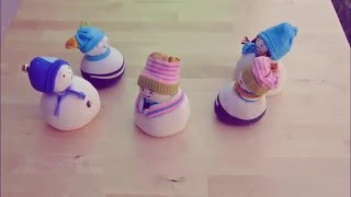 DIY  Bonhommes de neige en chaussette [upl. by Nosahc121]