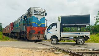 🇮🇳  TRUCK stuck on UNMANNED railroad crossing While FAST LOCOMOTIVE coming in INDIA [upl. by Nylanej]