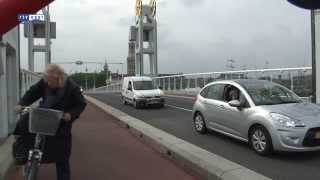 Brug Kampen omhoog met autos er nog op [upl. by Aiekahs409]