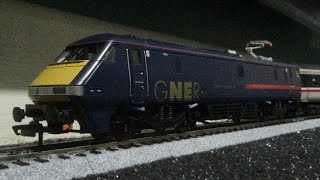 Hornby R3893 Class 91 Electric Locomotive  91117 GNER  OO Gauge  Model Train Review  HD [upl. by Anelleh]