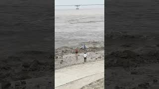 Tide Chasing  Fishing  Catching Fish at the Tides Edge  Qiantang River Tidal Bore Oct 13 [upl. by Lipman802]