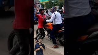 बाइक वाले ने कार वाले को सीधा समझा bike wale ne bula liya Apne Parivar Wale Ko [upl. by Eelaroc]