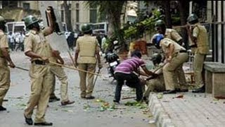 Bangalore lawyers attack reporters with stones iron chairs [upl. by Ydarg]