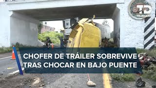 Tráiler se impacta contra puente vehicular en autopista PirámidesMéxico chofer se salva de morir [upl. by Ayanat]