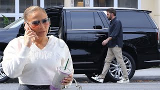 Jennifer Lopez and Ben Affleck urged to remain civil amid divorce for the sake of their kids [upl. by Winne]