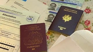 Le passeport français a la cote à South Kensington [upl. by Enyedy]