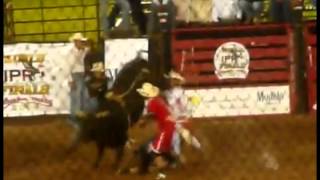 PUROS ACCIDENTES EN MONTA DE TOROS GOLPES PEGADAS wwwcaballotv [upl. by Hayidah]