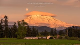 Mount Rainier Lenticular Moonrise 4K Time Lapse [upl. by Iilek359]