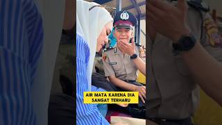 momen haru ketika anggota polisi menangis saat disuapin ibunya ‼️ polisi nangis haru ibu makan [upl. by Anaujat]