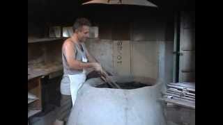 Traditionelles Brotbacken in Georgien [upl. by Turnheim]