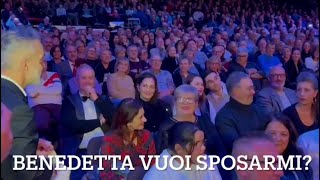 Vuoi sposarmi Al Geox di Padova la proposta di Gaetano del trio comico Marco e Pippo [upl. by Summer214]