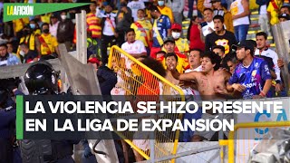 Aficionados de Atlético Morelia se enfrentan con la policía en el Estadio Morelos [upl. by Nami]