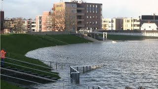 Hoog water in de Haven van Delfzijl 6 dec 2013deel 2 [upl. by Nonrev774]