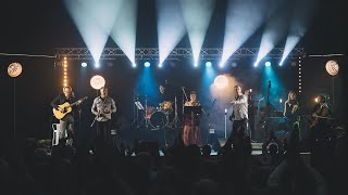 CONCERT LES JUMEAUX AVEC LEURS MUSICIENS festif [upl. by Wardieu]