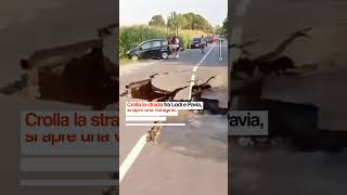 Crolla la strada tra Lodi e Pavia e si apre una voragine un auto si ferma a pochi metri dalla buca [upl. by Gilchrist]